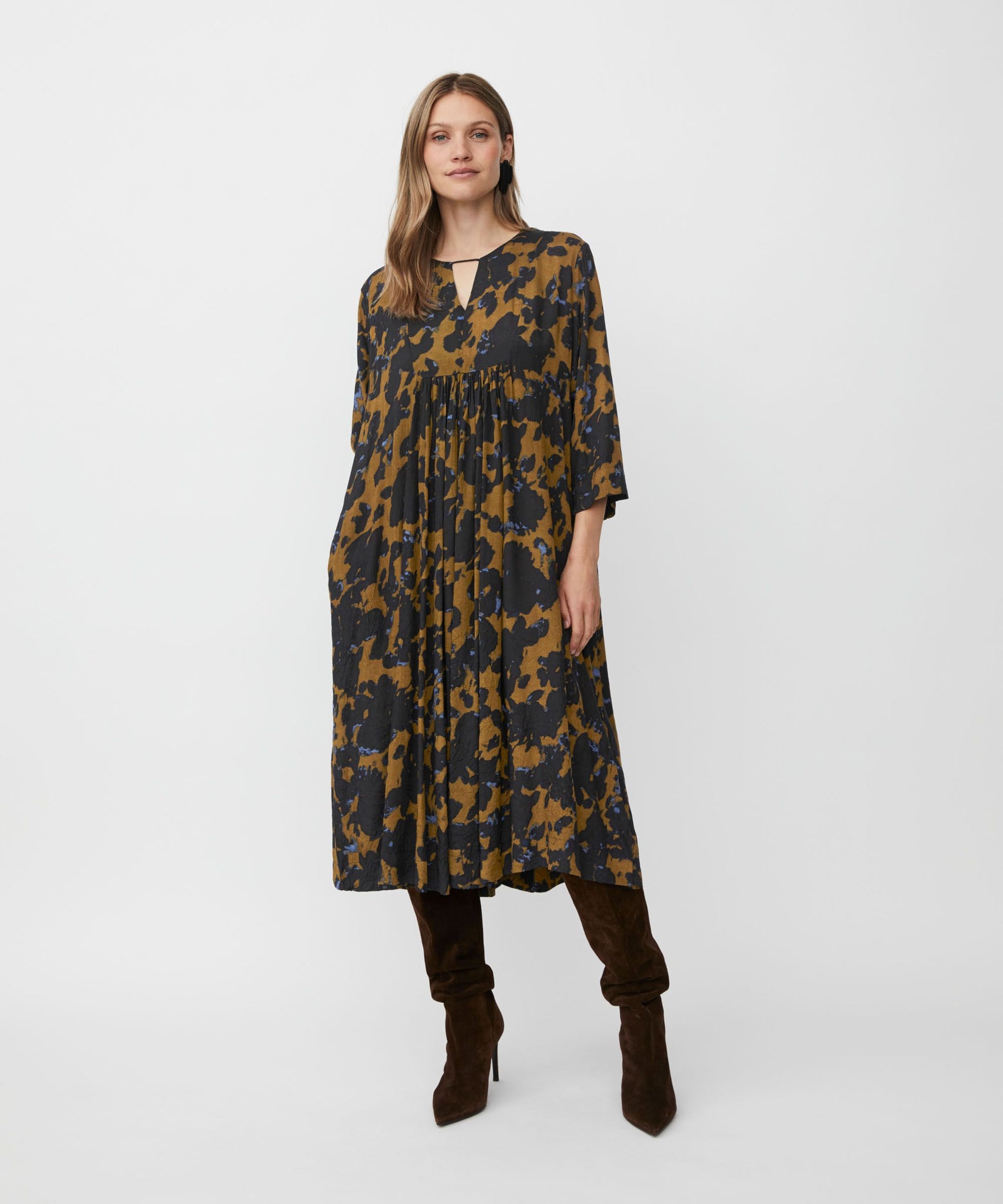 MaNadyne Dress in Breen