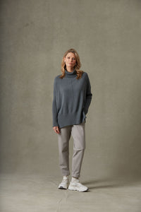 Trousers with Insert Side Pockets in Ash Grey