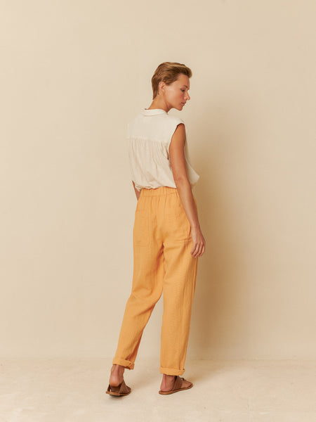 Trousers in Peach