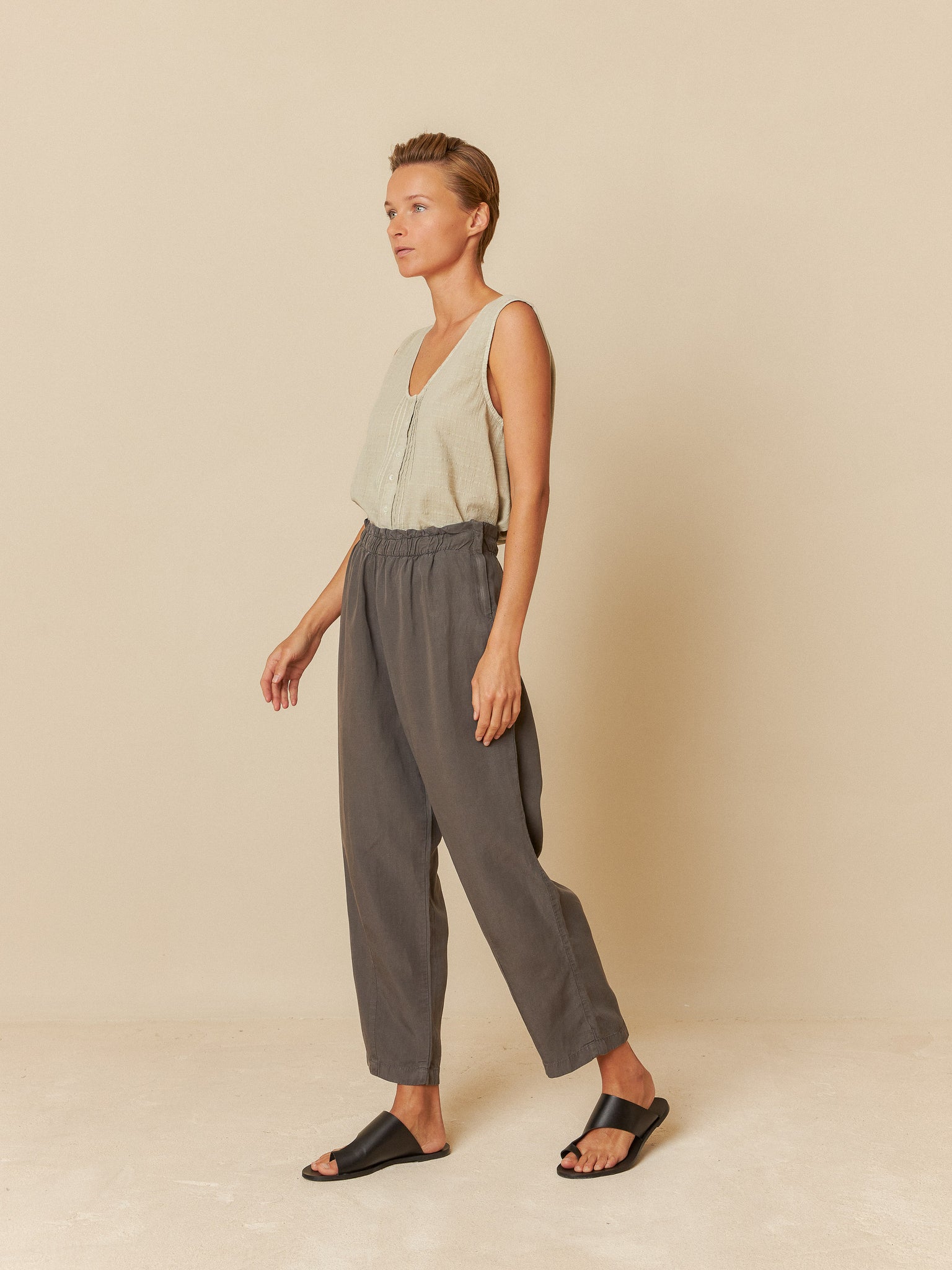 Trousers in Carbon