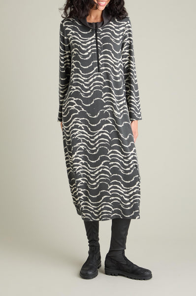 Etched Wave Jersey Zip Neck Dress in Slate/Ecru
