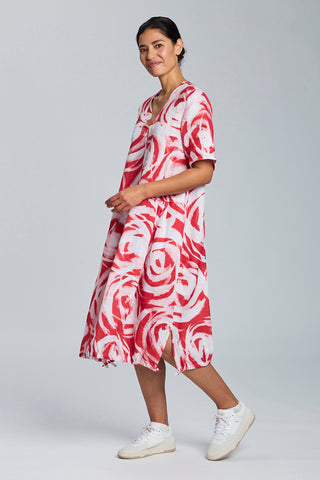 A Shaped Dress with V Neck in Poppy Print